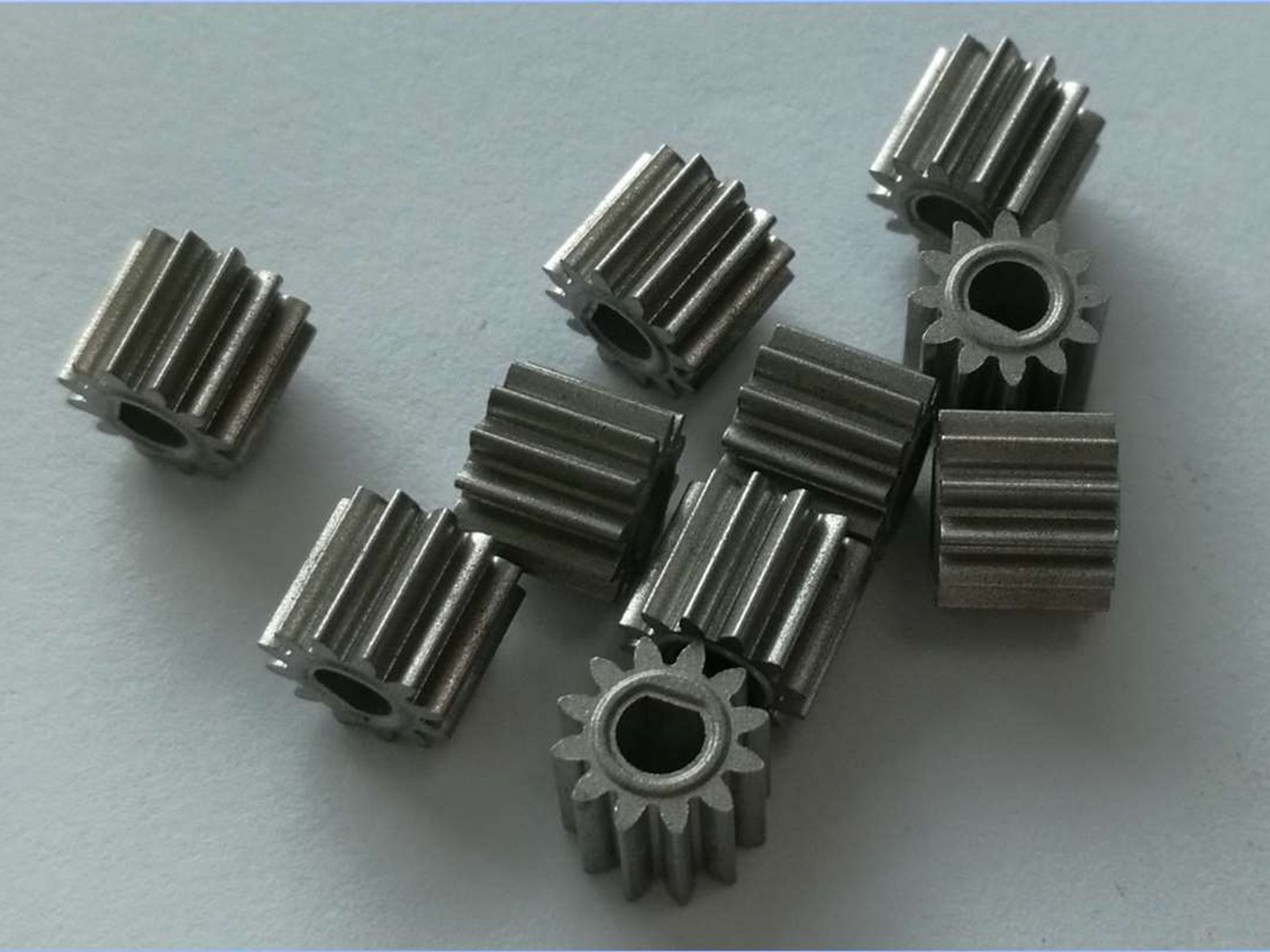 Small sintered gears for power tool gearbox assemblies